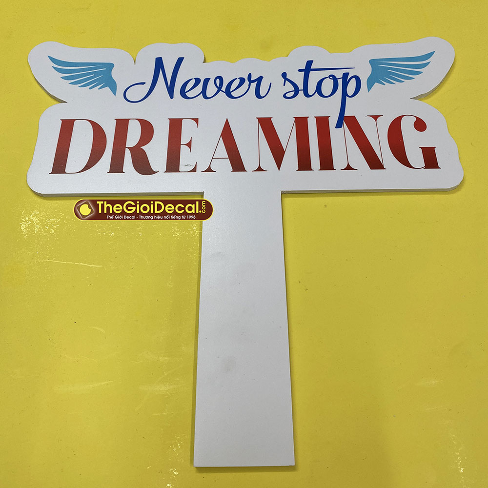 Hashtag cầm tay Nerver Stop Dreaming