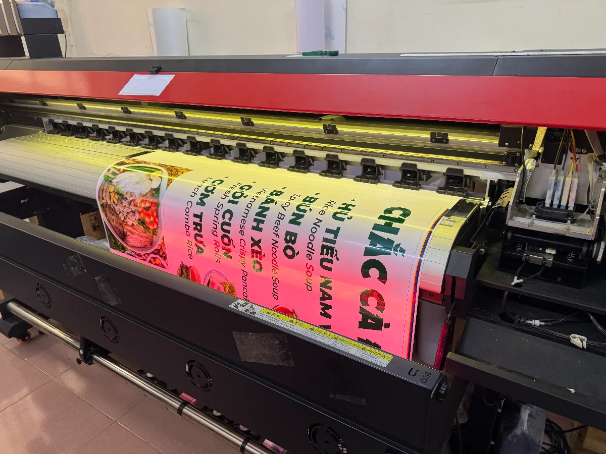 In decal sữa máy in khổ lớn tại Thế Giới Decal