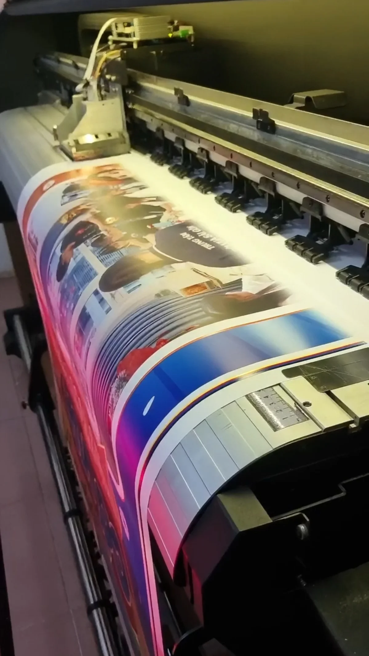In decal sắc nét, đẹp, bền màu tại Thế Giới Decal