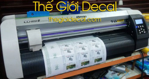 Cắt decal khổ lớn giá rẻ